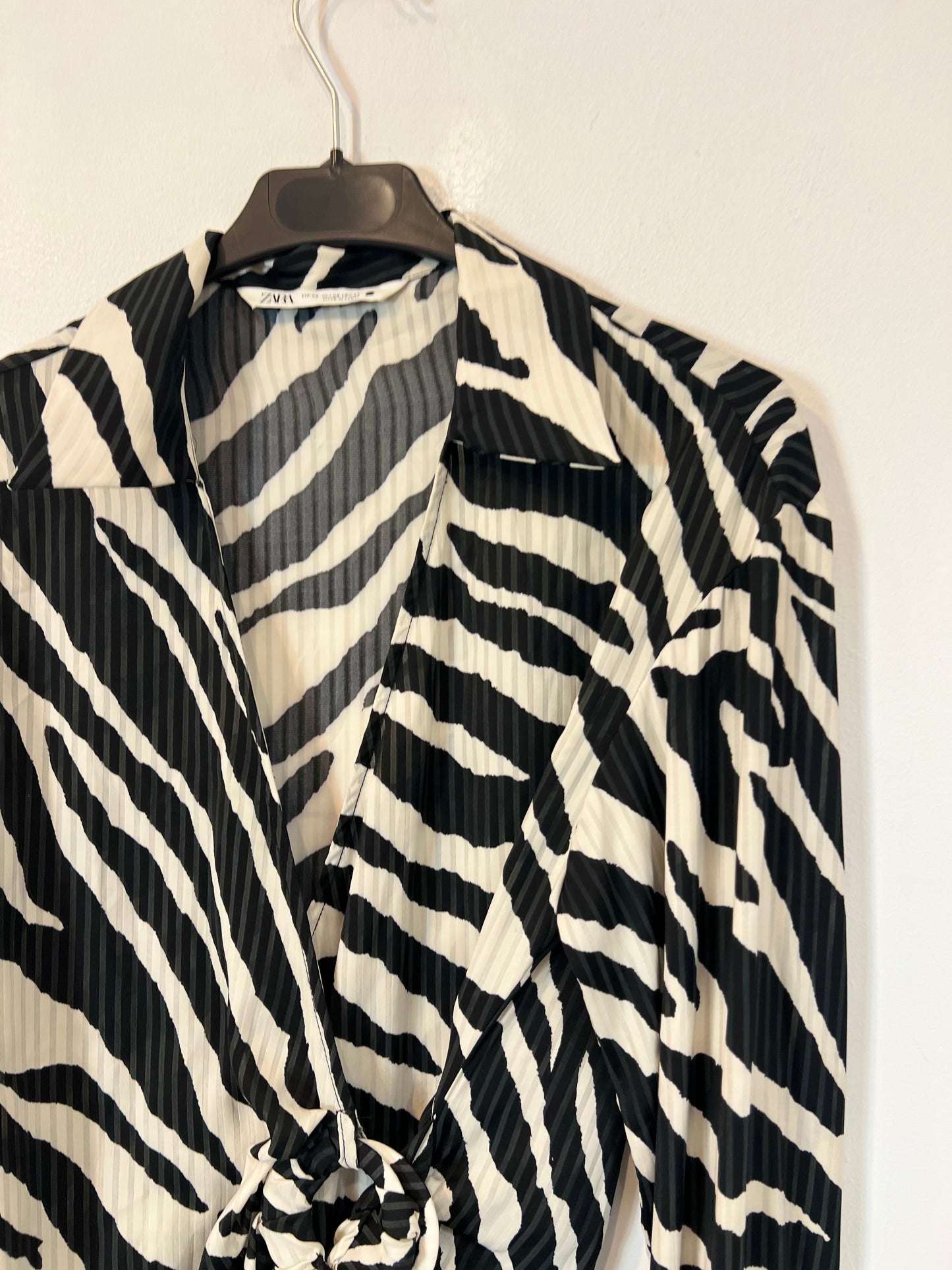 ZARA. Vestido corto cebra T.xs