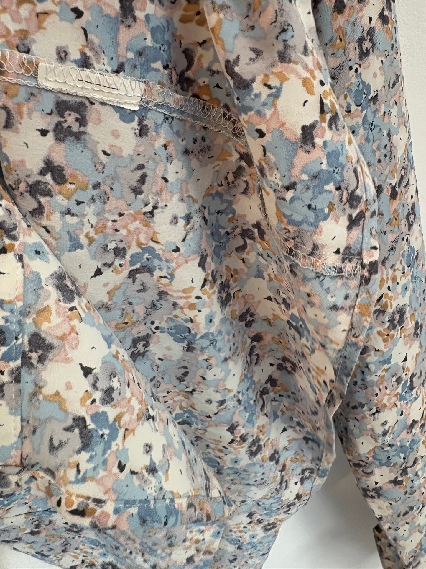LOVIE & Co. Blusa fluida estamapda