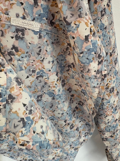 LOVIE & Co. Blusa fluida estamapda