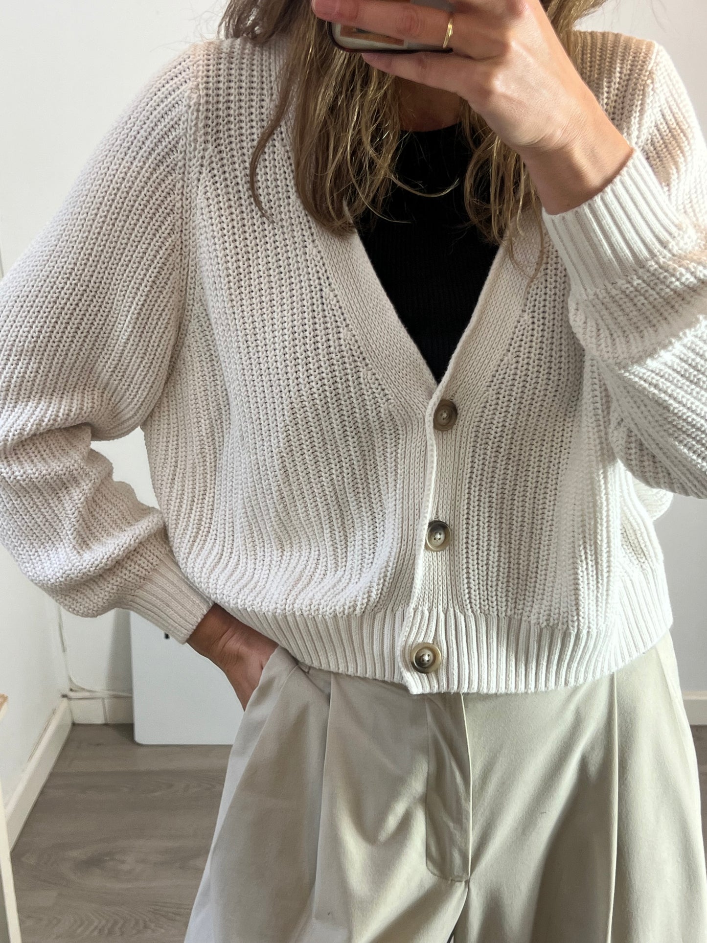 STRADIVARIUS. Chaqueta punto beige claro. T M