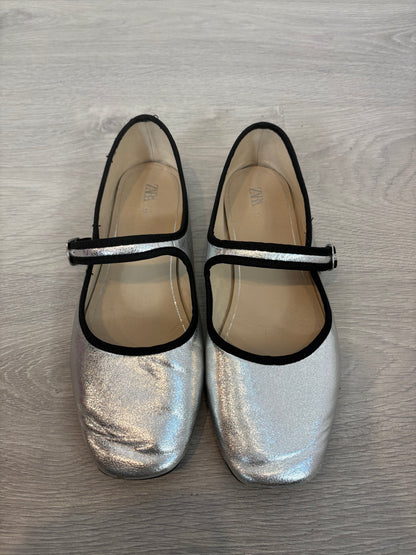 ZARA. Bailarinas plateadas hebilla. T 37
