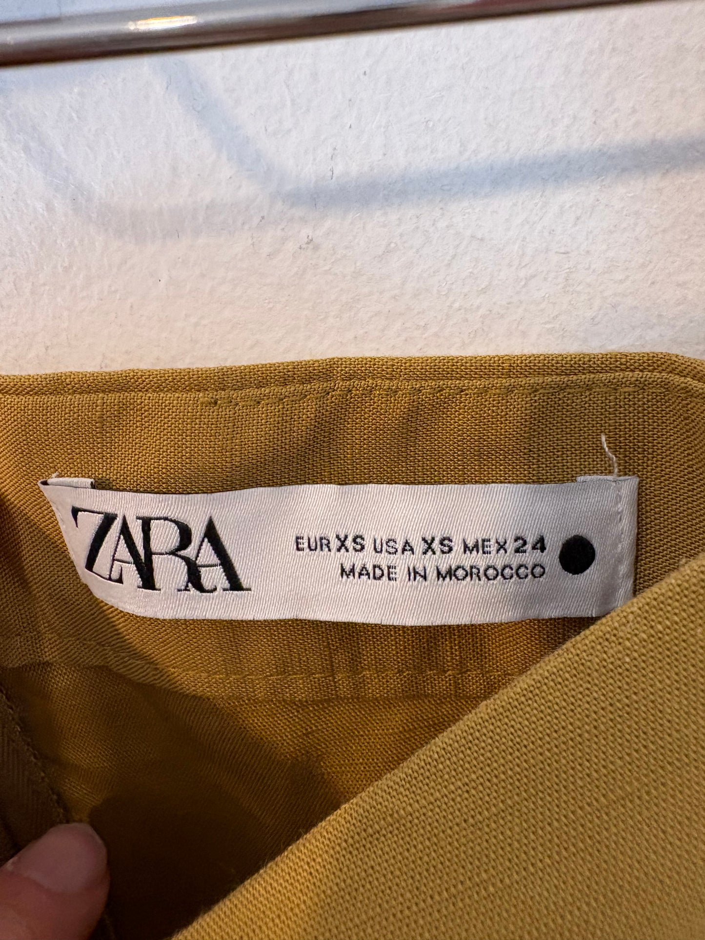 ZARA. Falda denim caqui. T XS