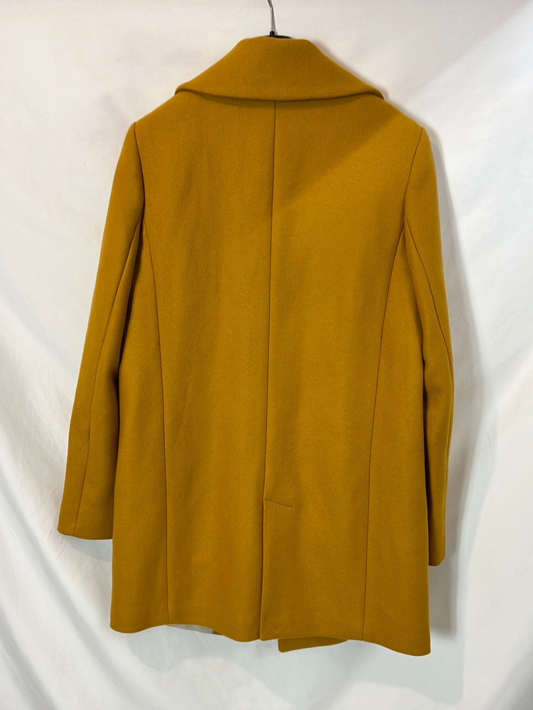 MASSIMO DUTTI. Mustard wool coat. T 36