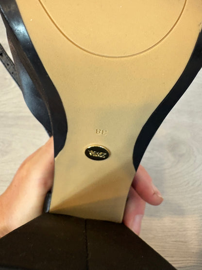 ZARA. Zapato negro plataforma. T 38