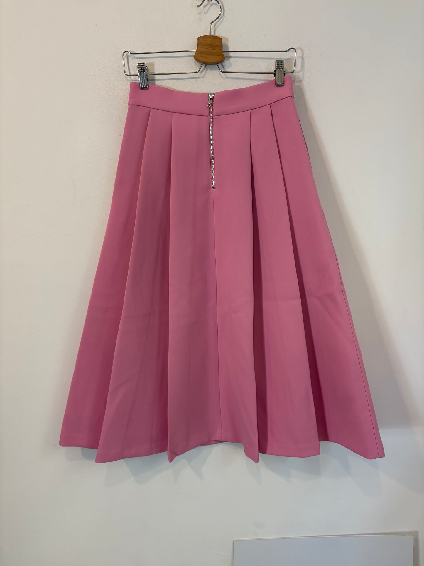 ZARA. Falda midi tablas con bolsillos