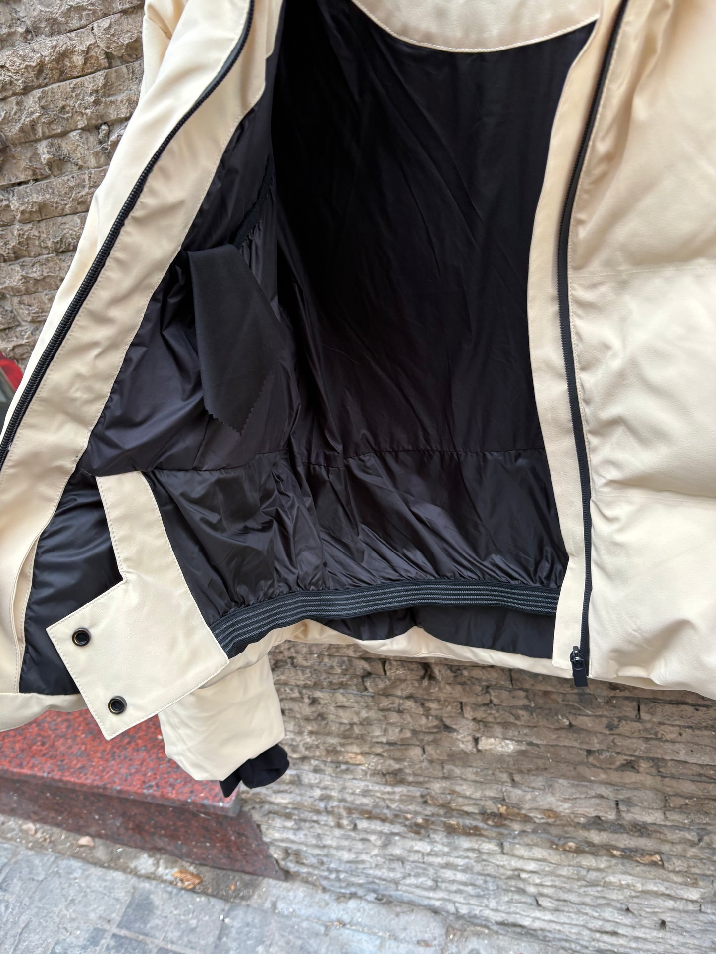 OYSHO. Plumas ski collection crema