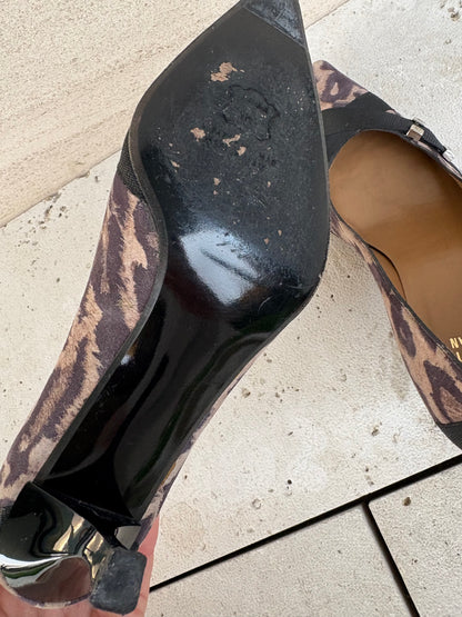 STUART WEITZMAN. Tacones piel animal print