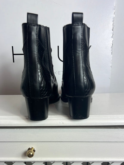 PARFOIS. Botines negros piel efecto animal print. T 38