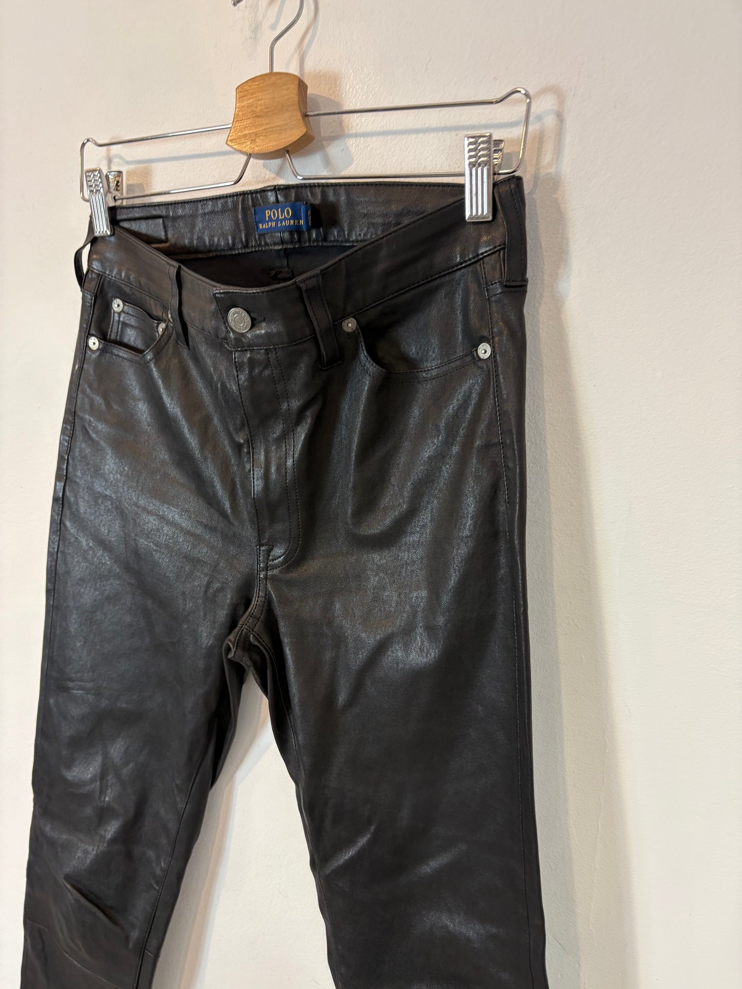 POLO RALPH LAUREN. Pantalón piel negro