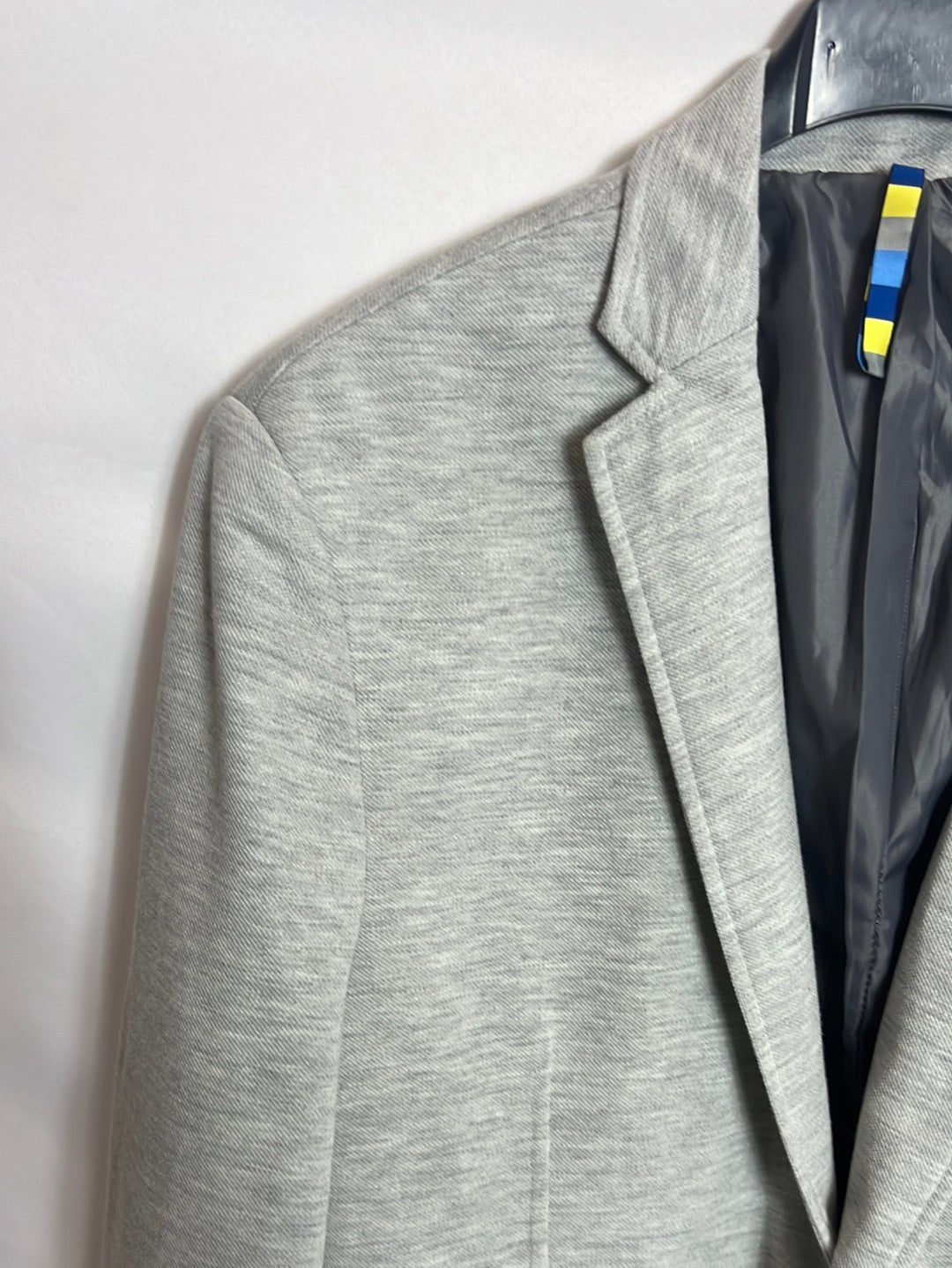 RESERVED. Heathered gray blazer with fluorescent details. TS