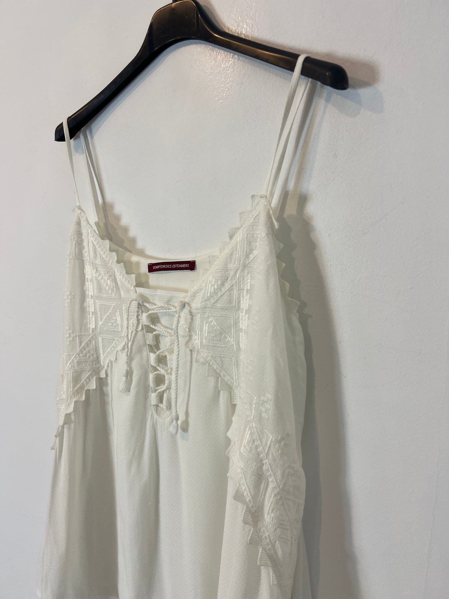 COMPTOIR DES COTONNIERS. Flowing white embroidered dress. Size 38