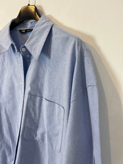 ZARA. Light blue oxford shirt. Size XS