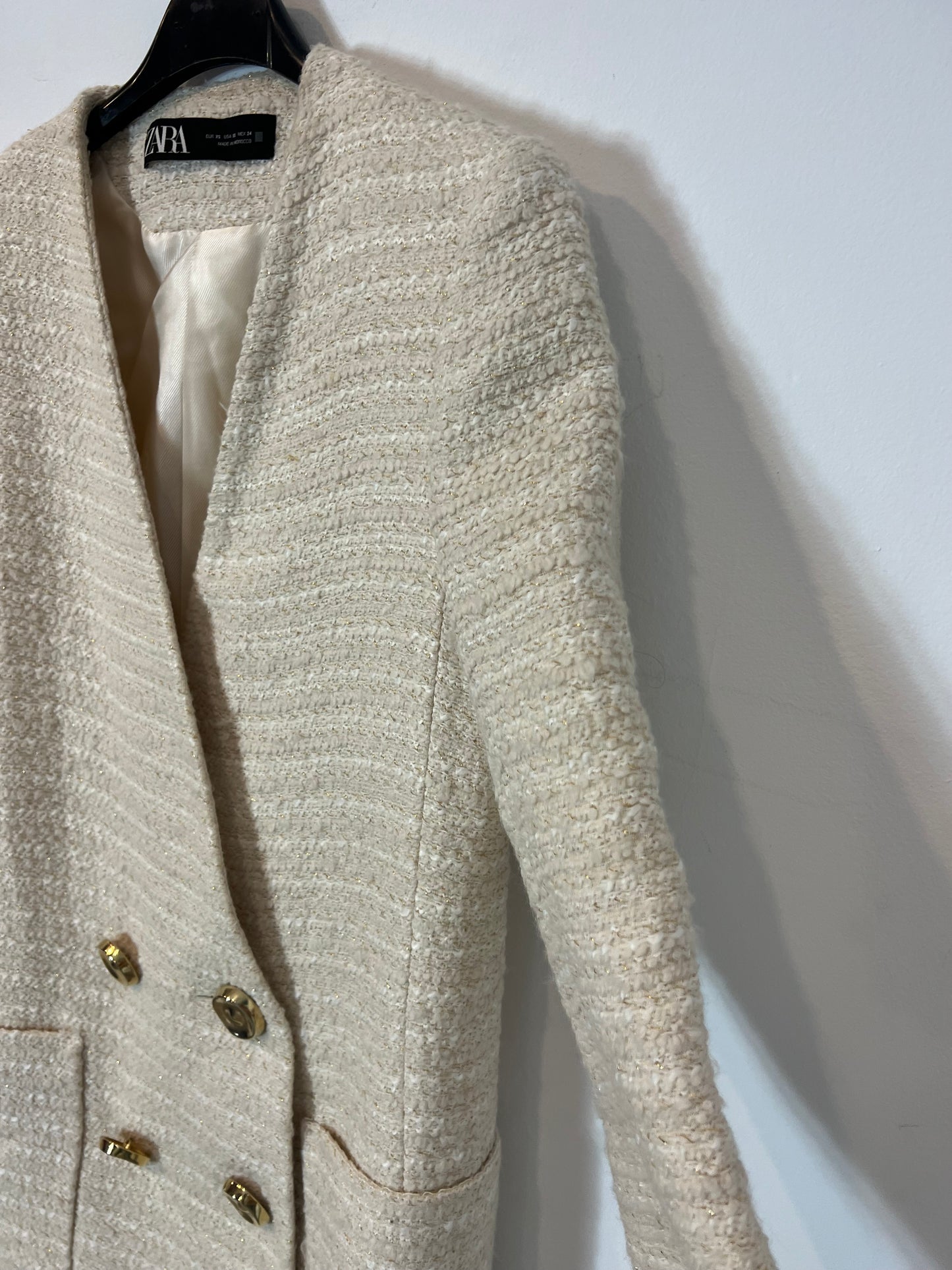 ZARA. Chaqueta larga tweed hilos brillo. TXS