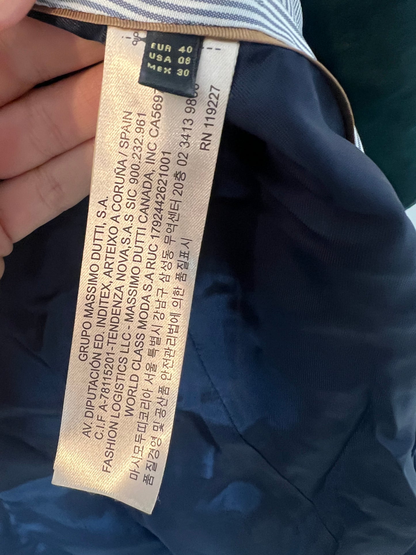 MASSIMO DUTTI. Green velvet blazer. Size 40