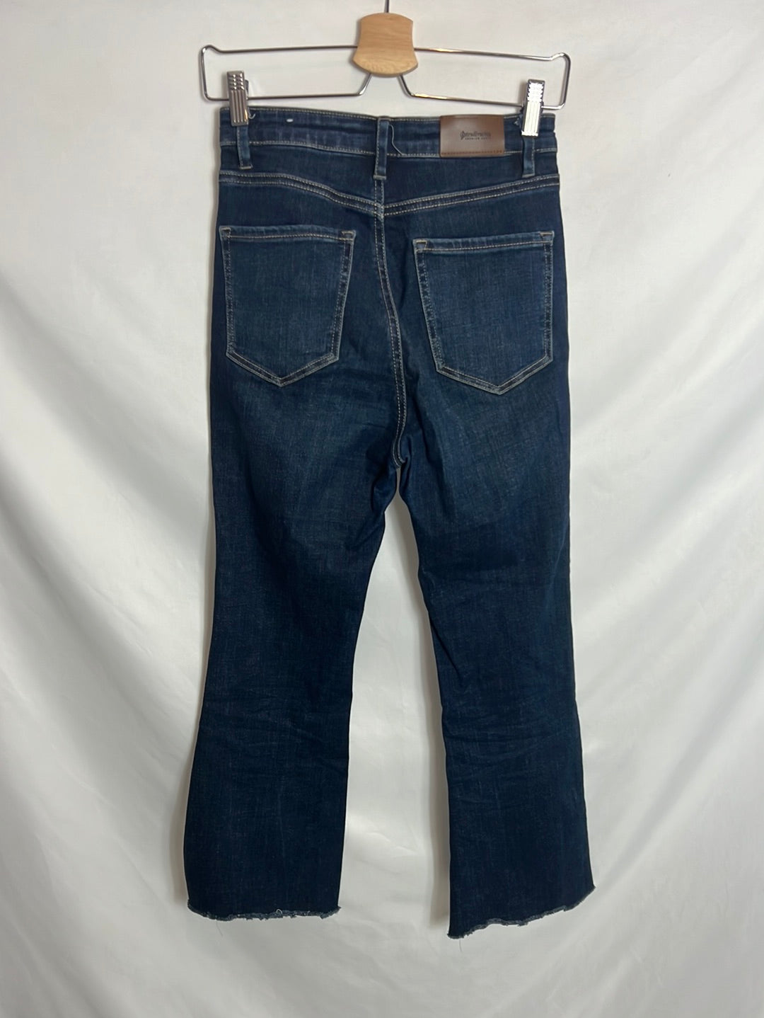 STRADIVARIUS. Slightly flared stretch denim. T 36
