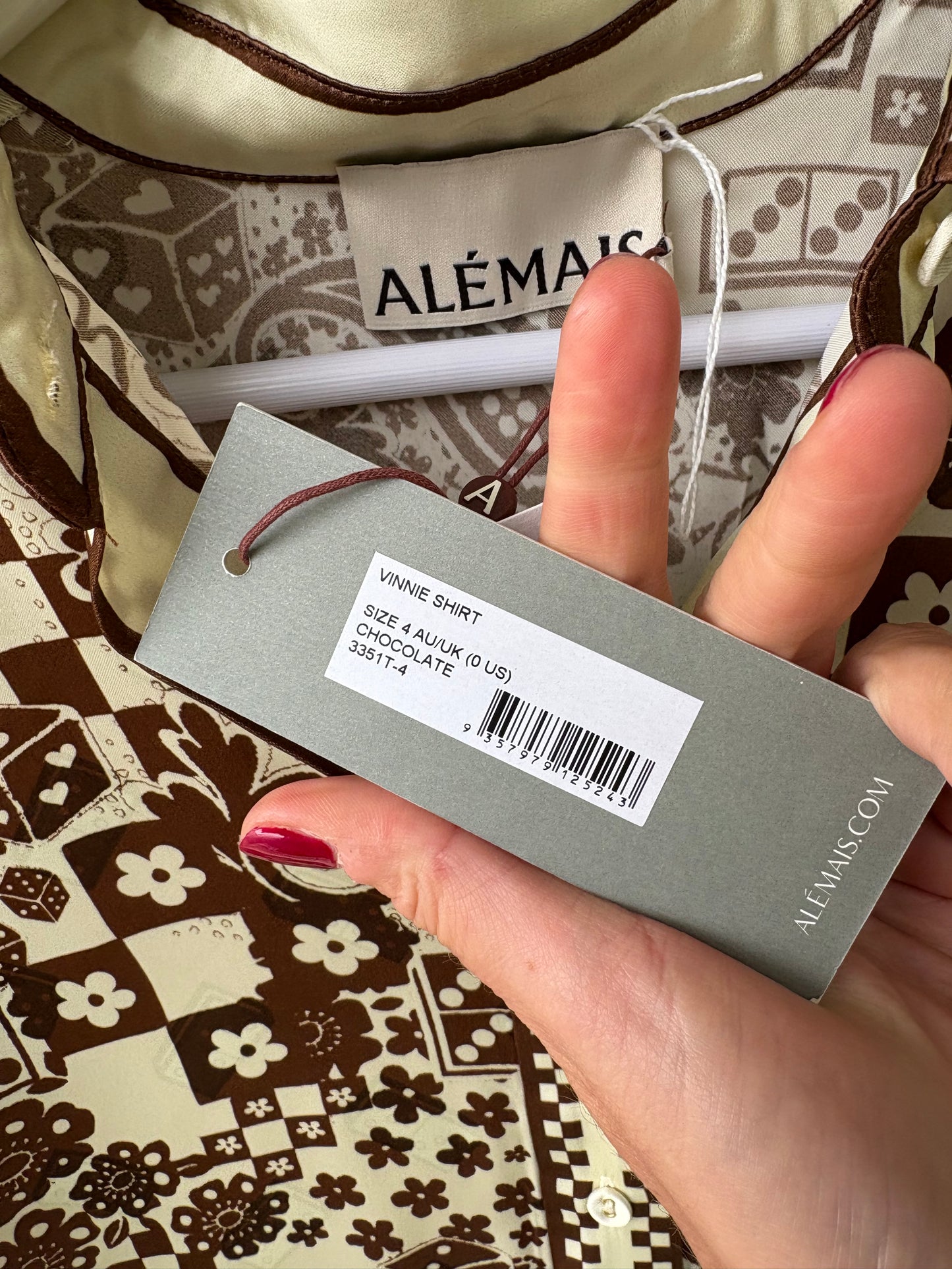 ALÉMAIS. Conjunto fluido  satinado estampado