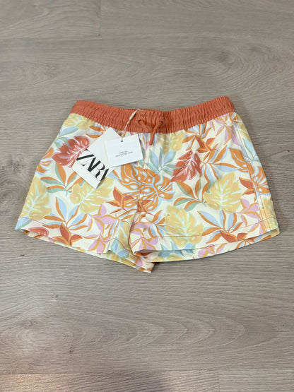 ZARA. Traje de baño niño estampado naranjas.  T 6-7 años