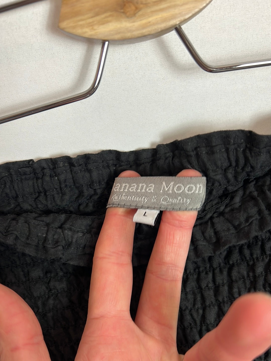 BANANA MOON.  Vestido corto plumeti negro. T L