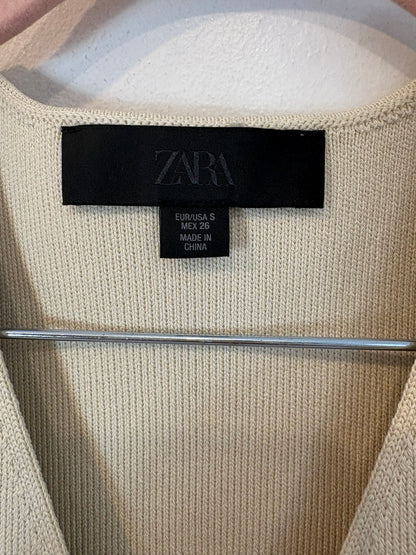 ZARA. Beige buttoned vest. TS (tara)