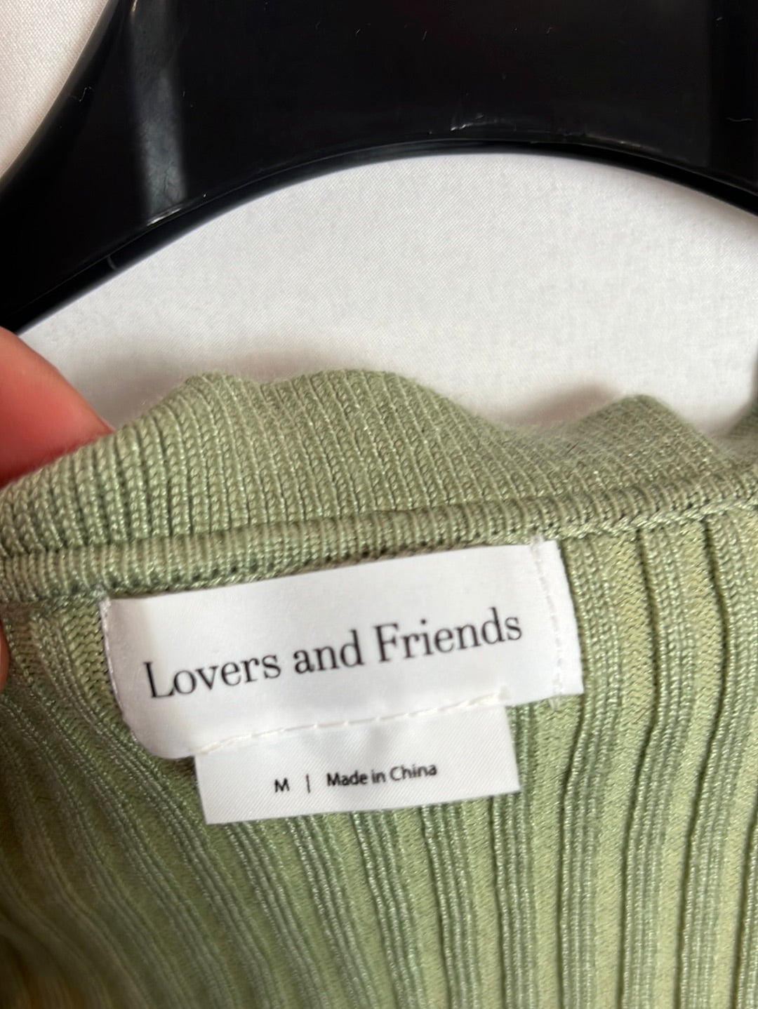 LOVERS AND FRIENDS. Top verde canalé. T M