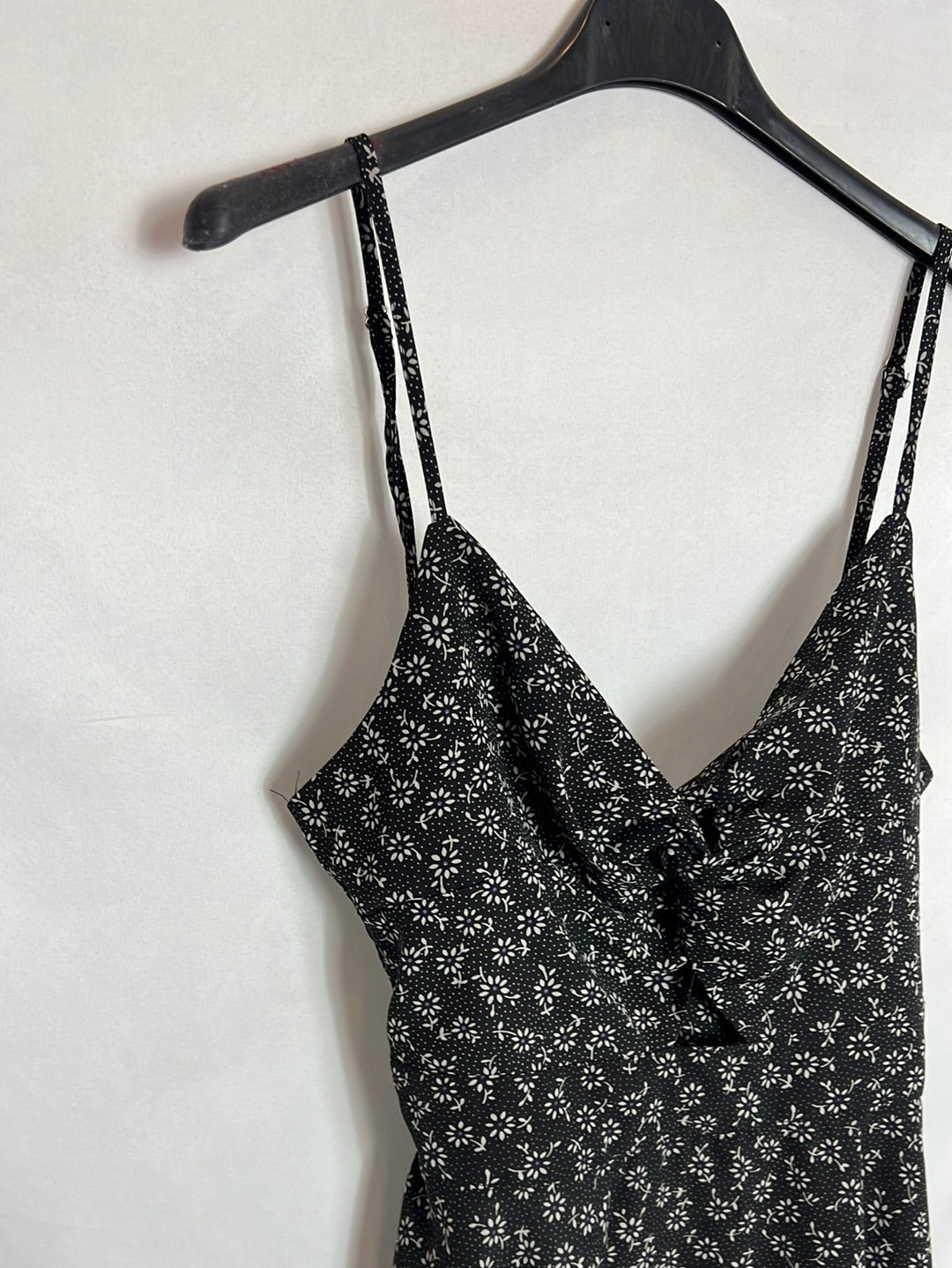 SHEIN. Vestido corto negro estampado. T S