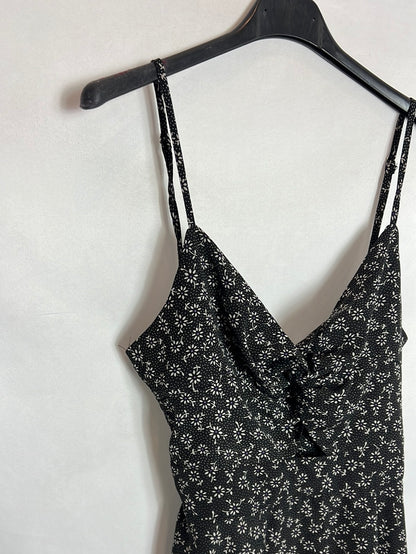 SHEIN. Vestido corto negro estampado. T S