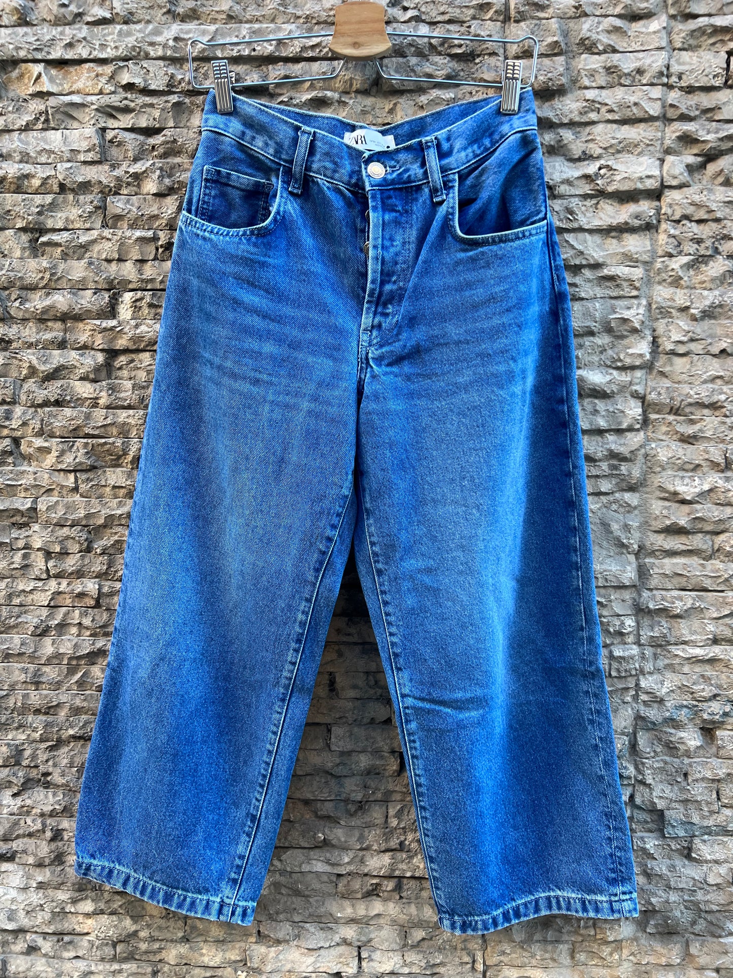 ZARA. Denim slouchy abotonado . T 34