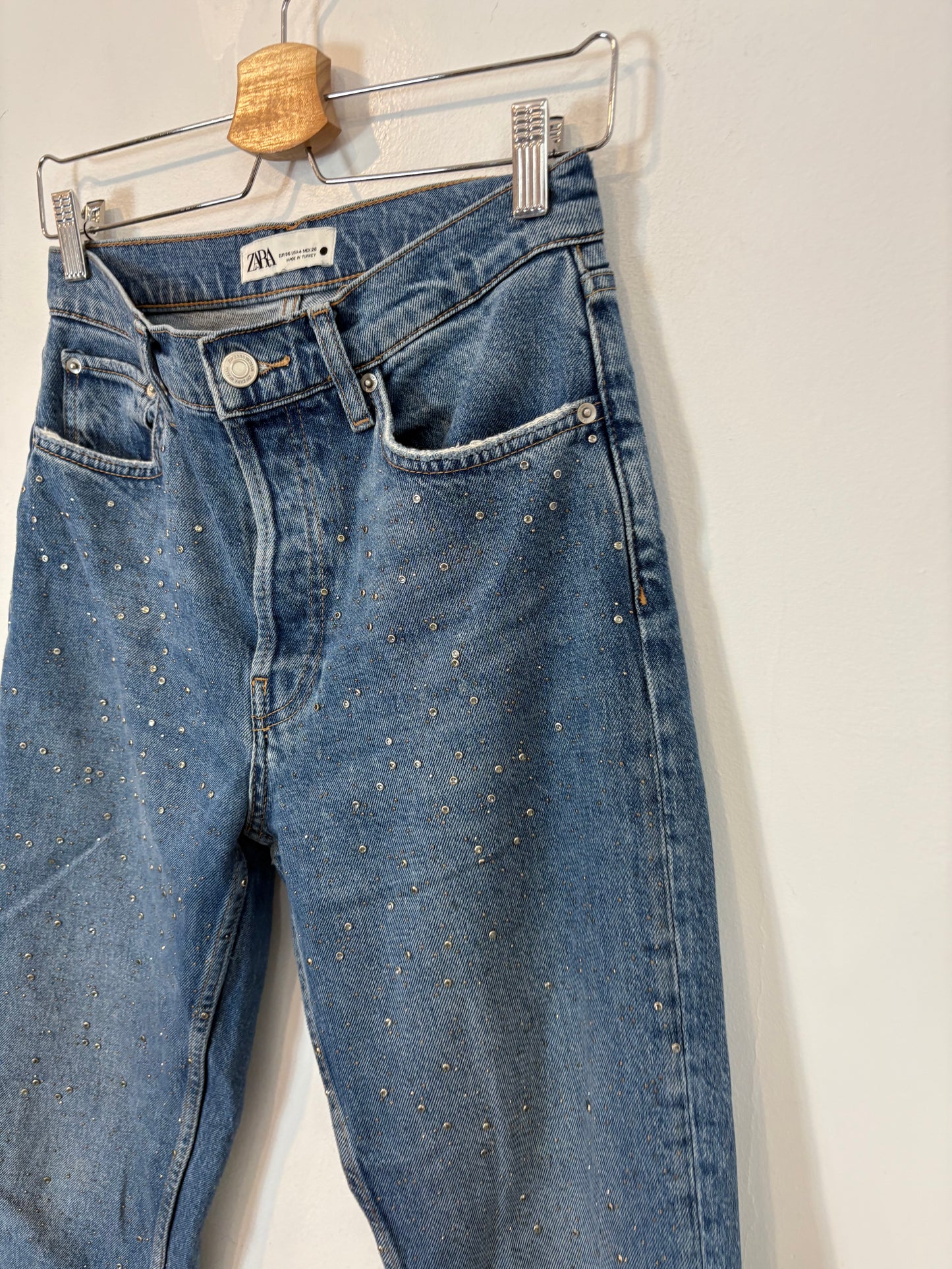 ZARA. Denim recto pedreria