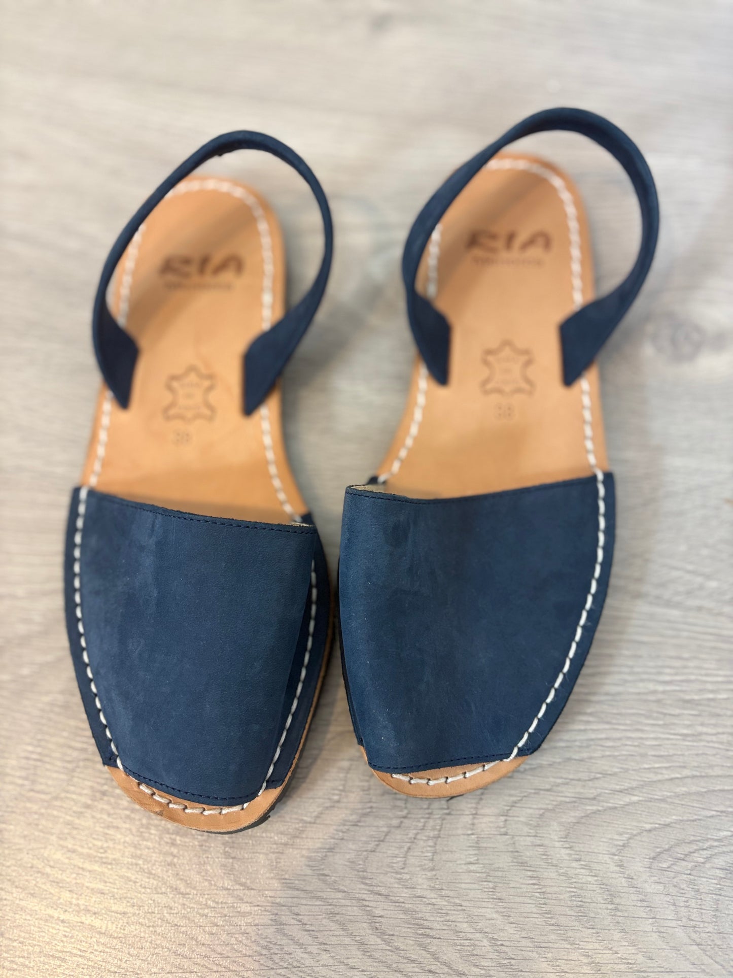 RIA MENORCA. Menorquina piel azul . T 38