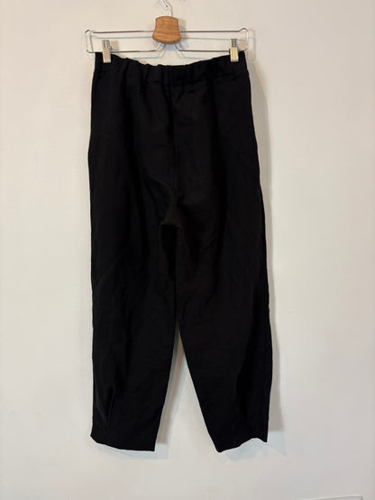 ZARA. Pantalón negro con lino
