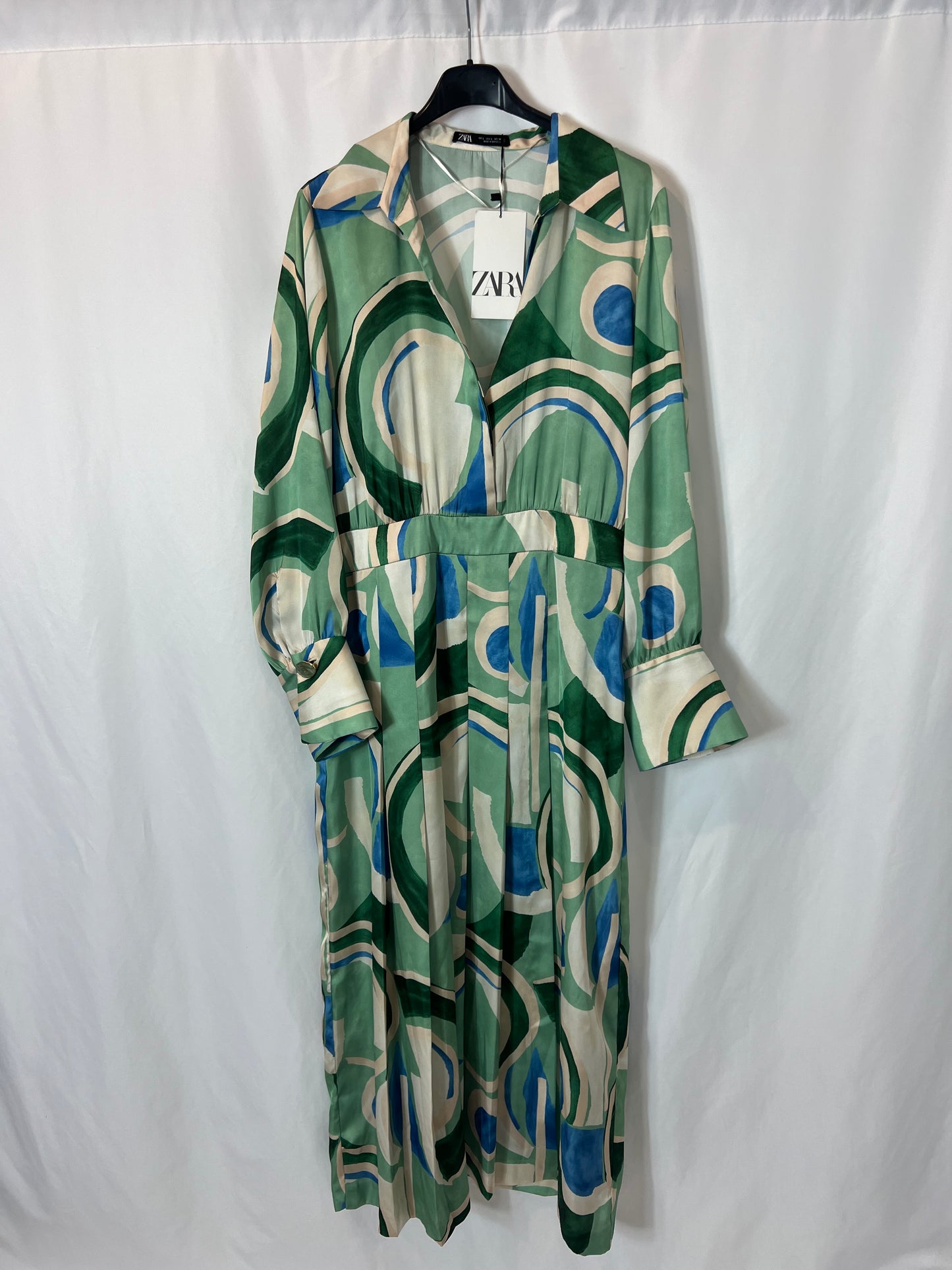 ZARA. Long green printed satin dress. TL Hibuy market ZARA. Long green printed satin dress. TL Hibuy market