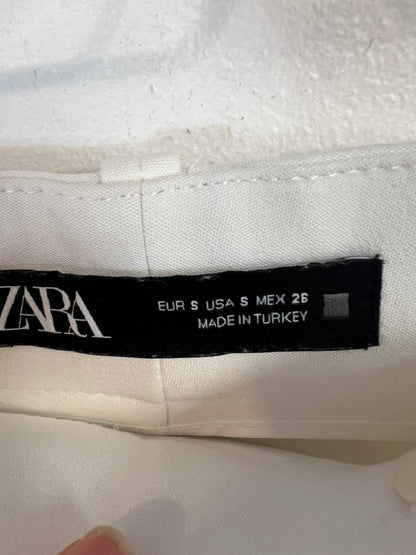 ZARA. Pantalón corto blanco  T.s