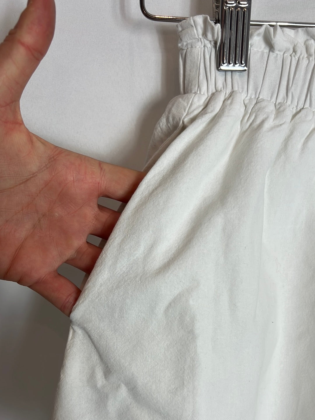 OTHERS. Double-layer white Bermuda shorts. TM