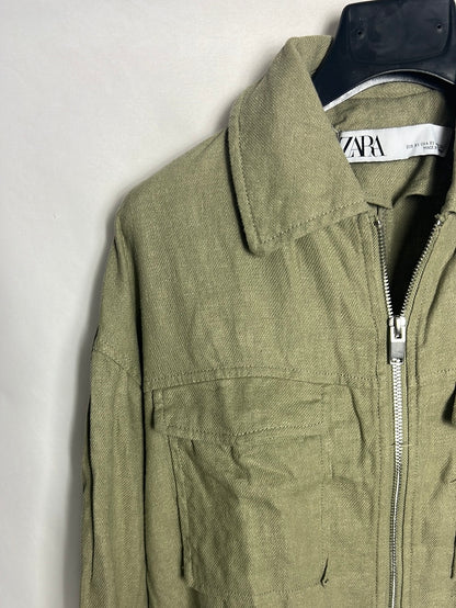 ZARA. Chaqueta fina verde bolsillos. T XS
