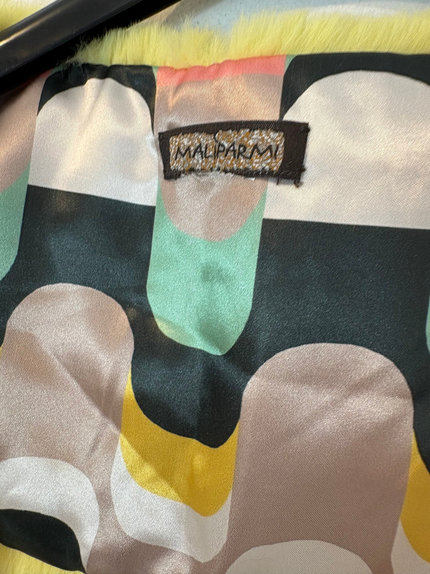 MALIPARMI. Cuello pelo colores