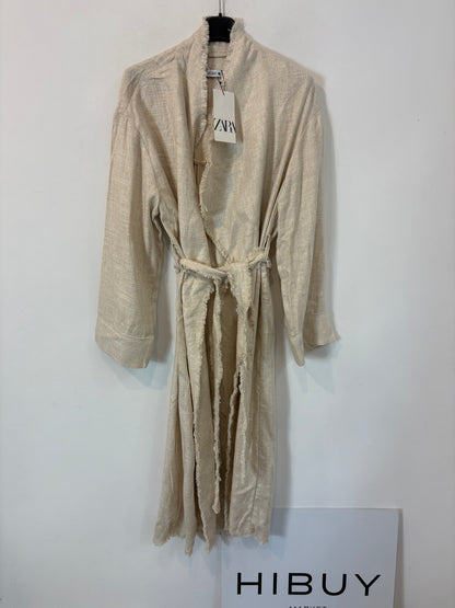 ZARA. Chaqueta larga beige fluida