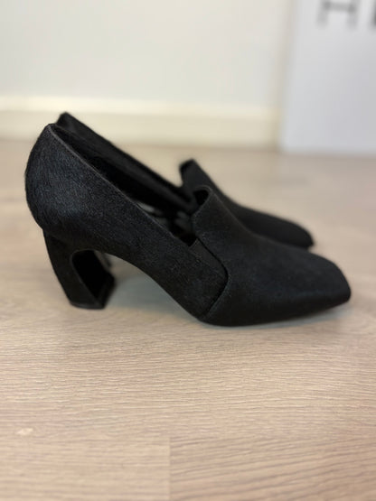 ZARA. Tacones negros textura