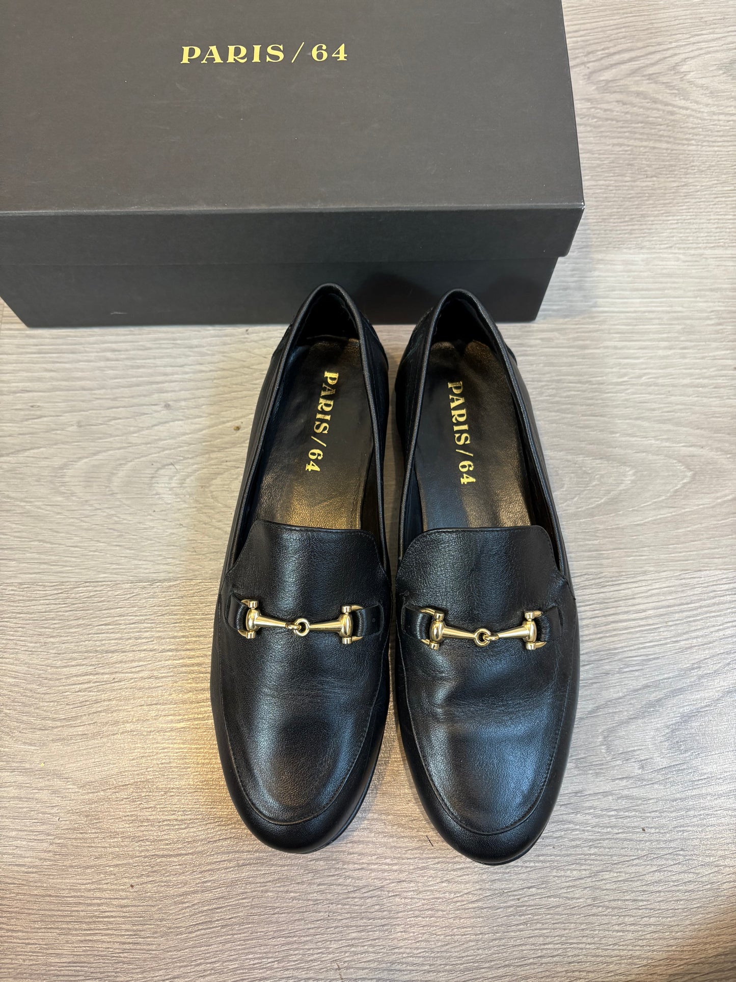 PARIS 64. Mocasines negros piel. T 39