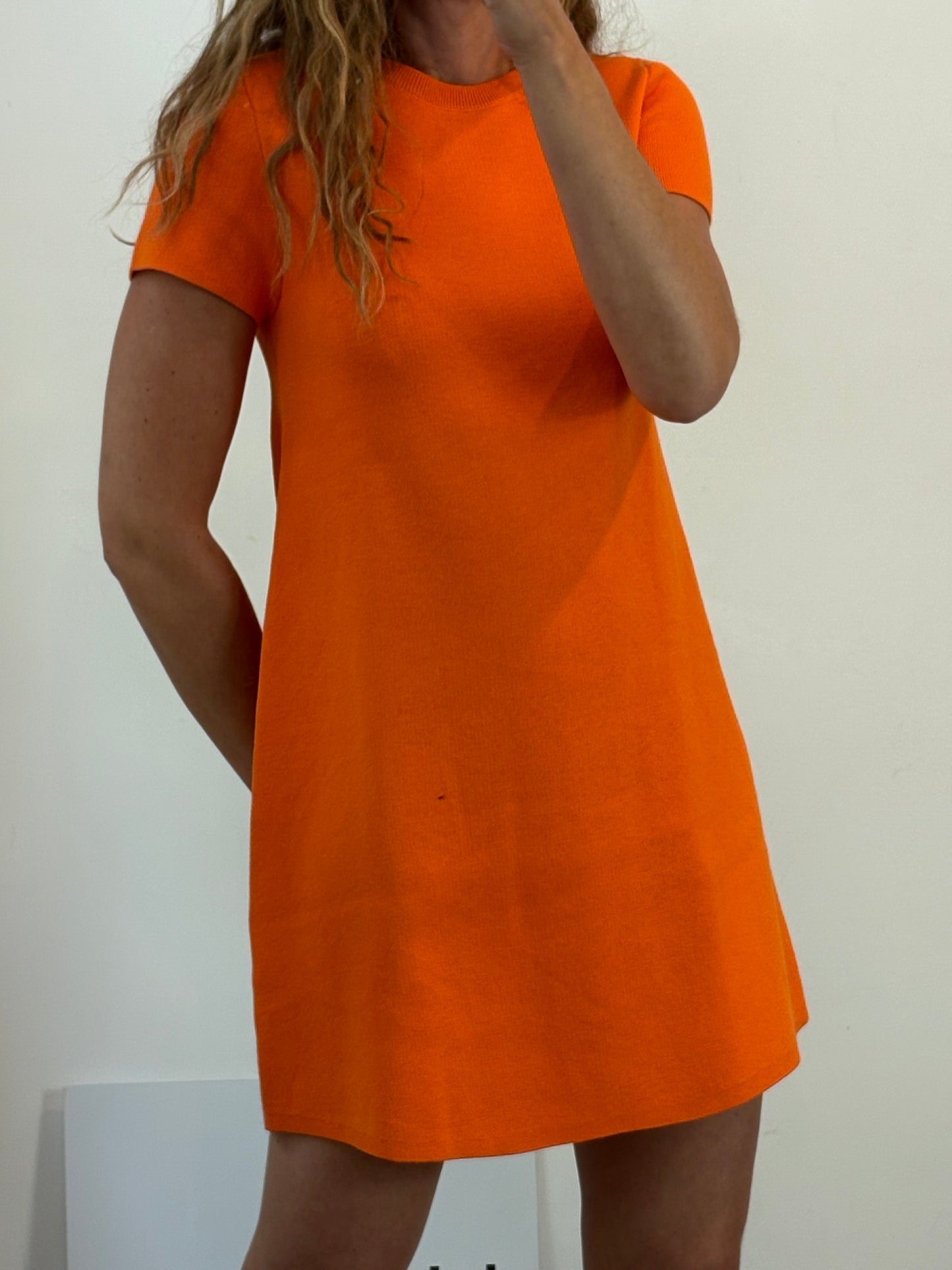 ZARA. Vestido corto punto elástico naranja