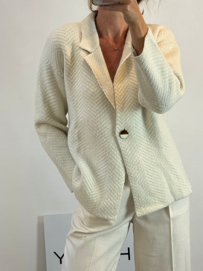 MAISON ANJE. Chaqueta beige con lana detalle botón
