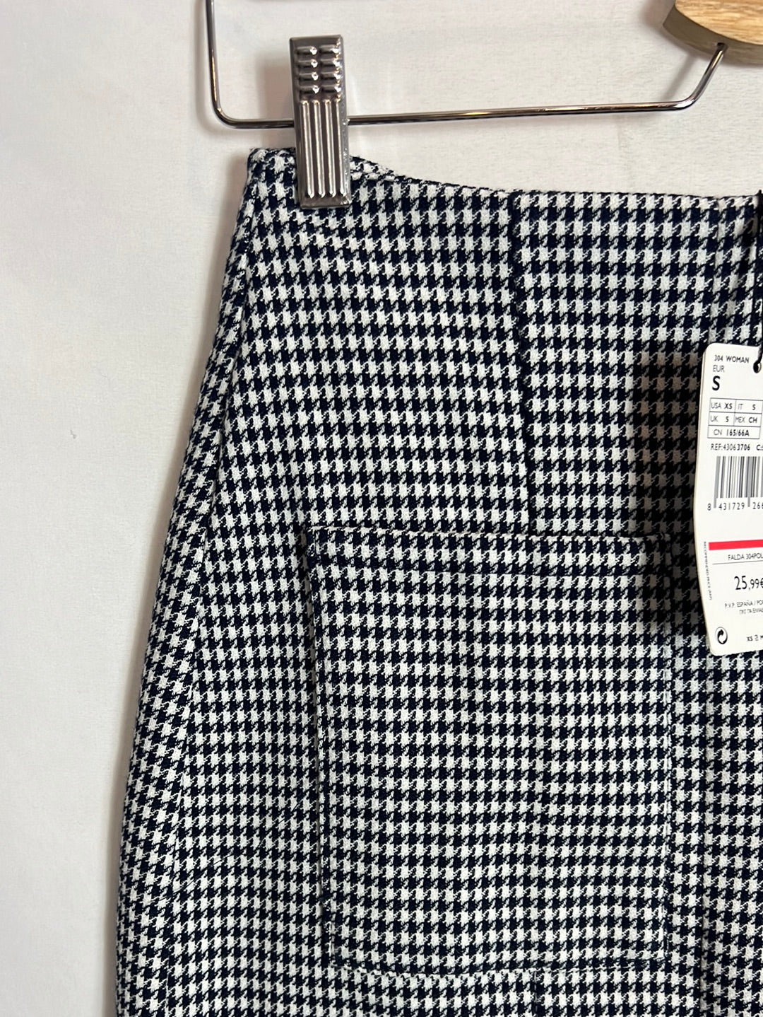 MANGO. Falda corta pata de gallo T.s