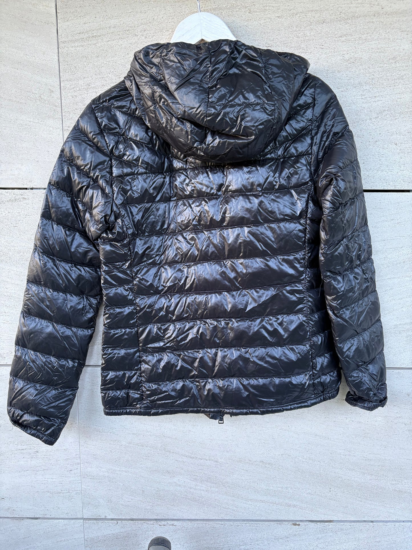 UNIQLO. Ultralight dark gray down jacket with hood. TM