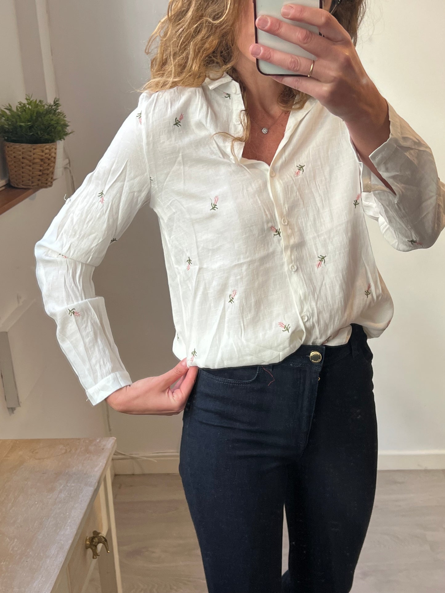 OTHERS. White embroidered blouse Tm