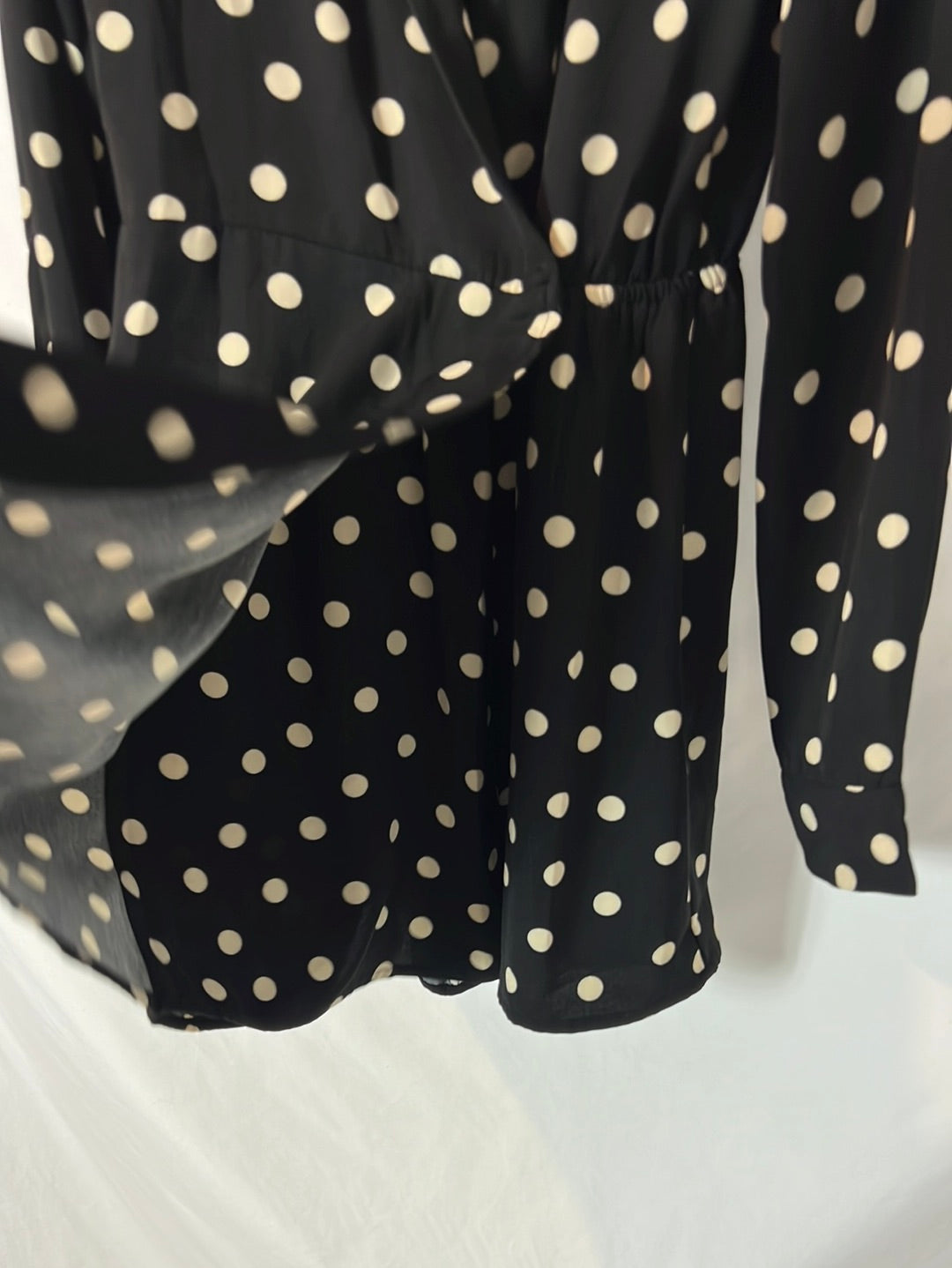 STRADIVARIUS. Mono corto efecto vestido lunares. T S