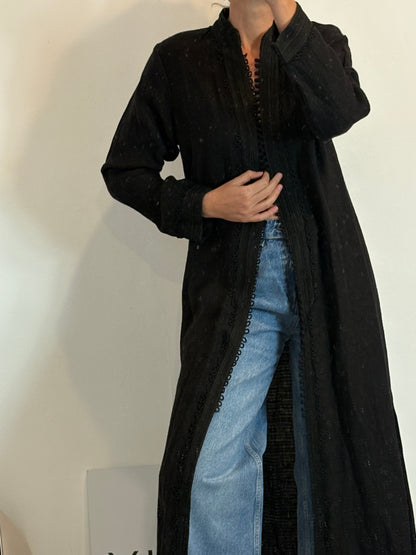 CHEZ BELHAJ. Chaqueta larga/chilaba negra