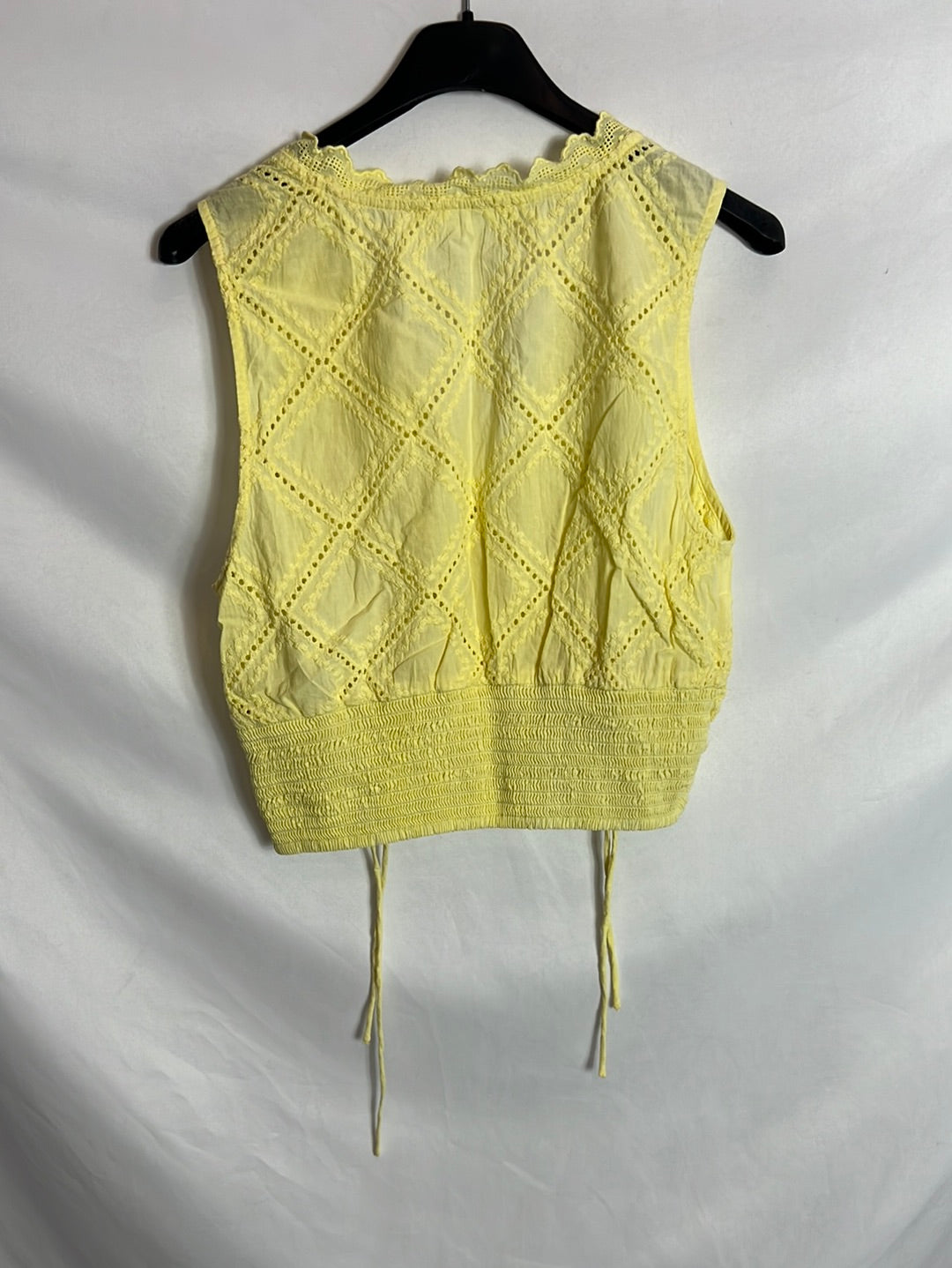 SPRINGFIElD. Yellow openwork top. Size 38