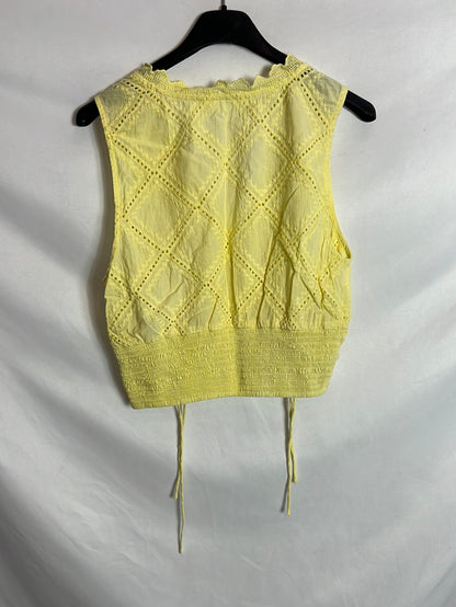 SPRINGFIElD. Yellow openwork top. Size 38