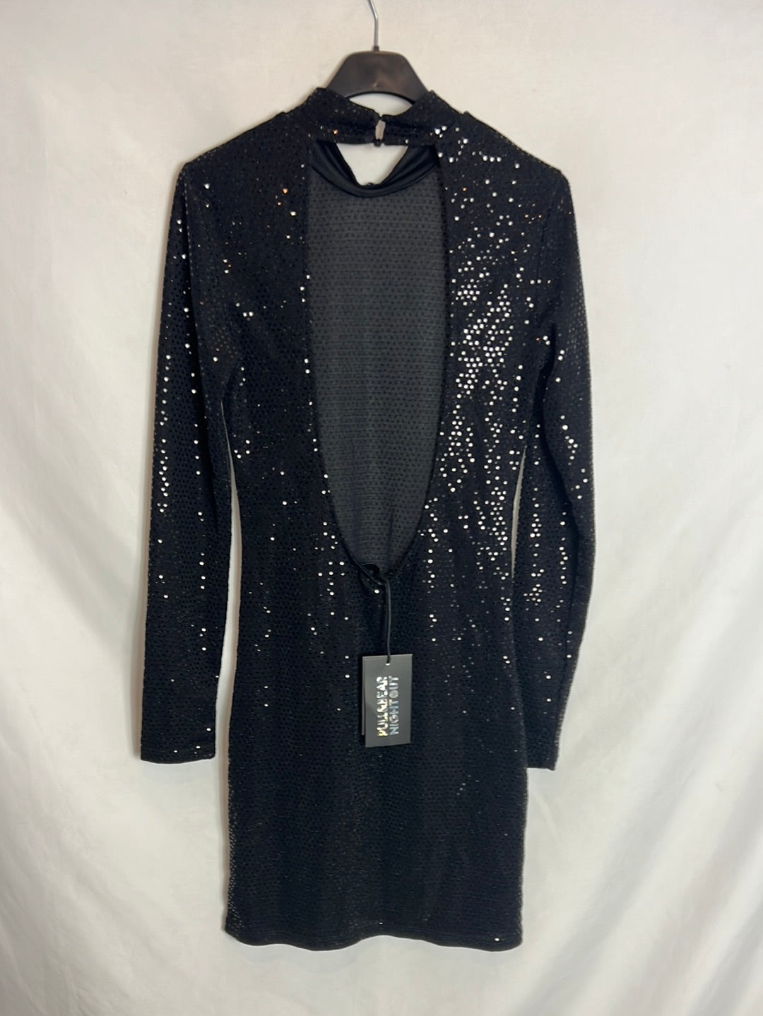 PULL&BEAR. Vestido negro ajustado espalda al aire. T M