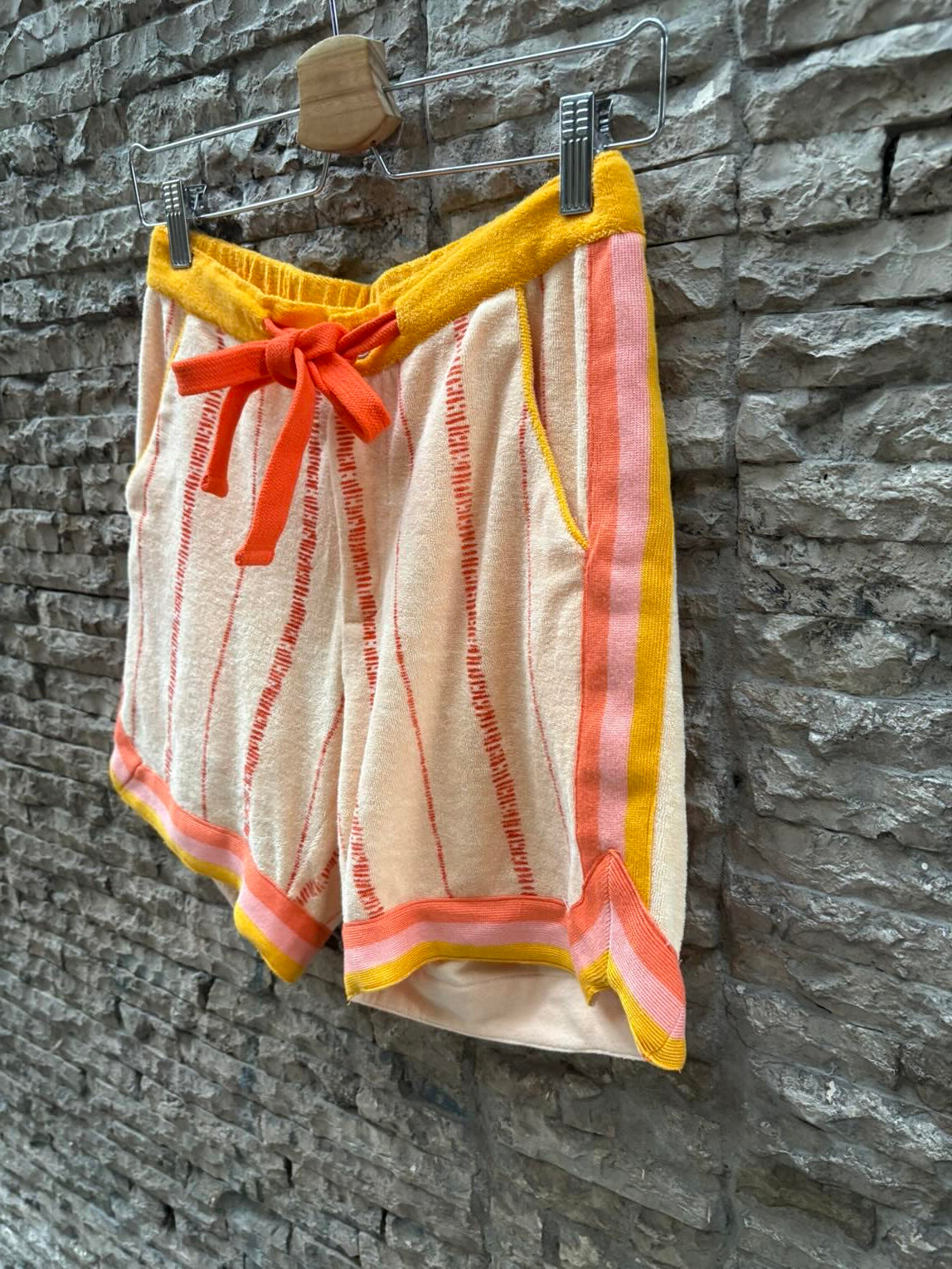TOMBOLO. Bermuda rizo naranjas