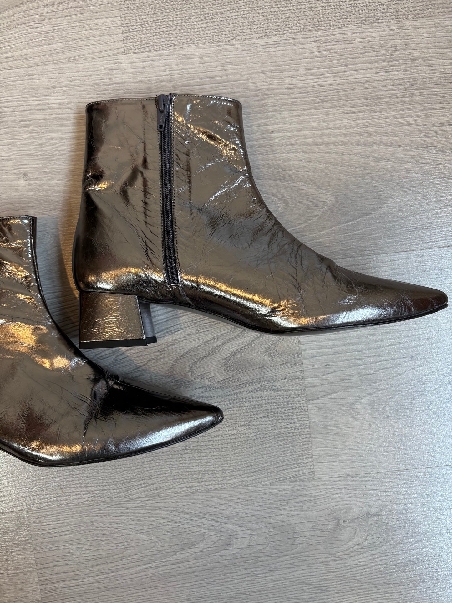 MAS 34. Botines piel plomo. T 40